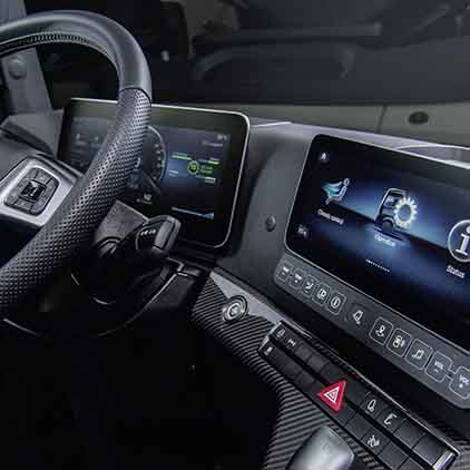 Mercedes-Benz Kippsattel-Actros Multimedia-Cockpit