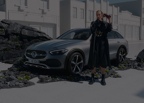 Mercedes-Benz C-Klasse T-Modell All-Terrain Gesamtansicht mit Frau