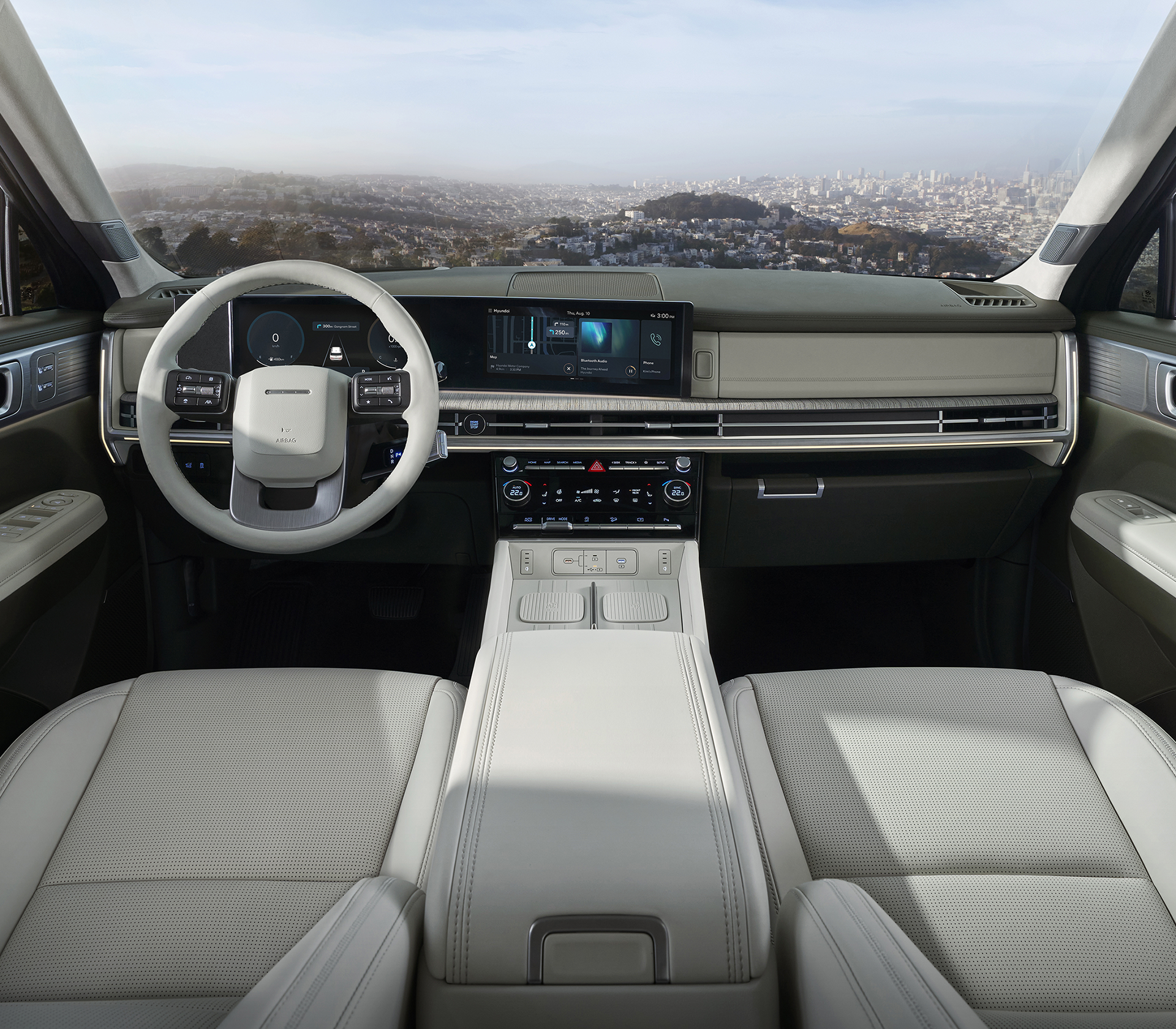 Hyundai SANTA FE Innenraum vorne, weiße Sitze, Lenkrad und Cockpit