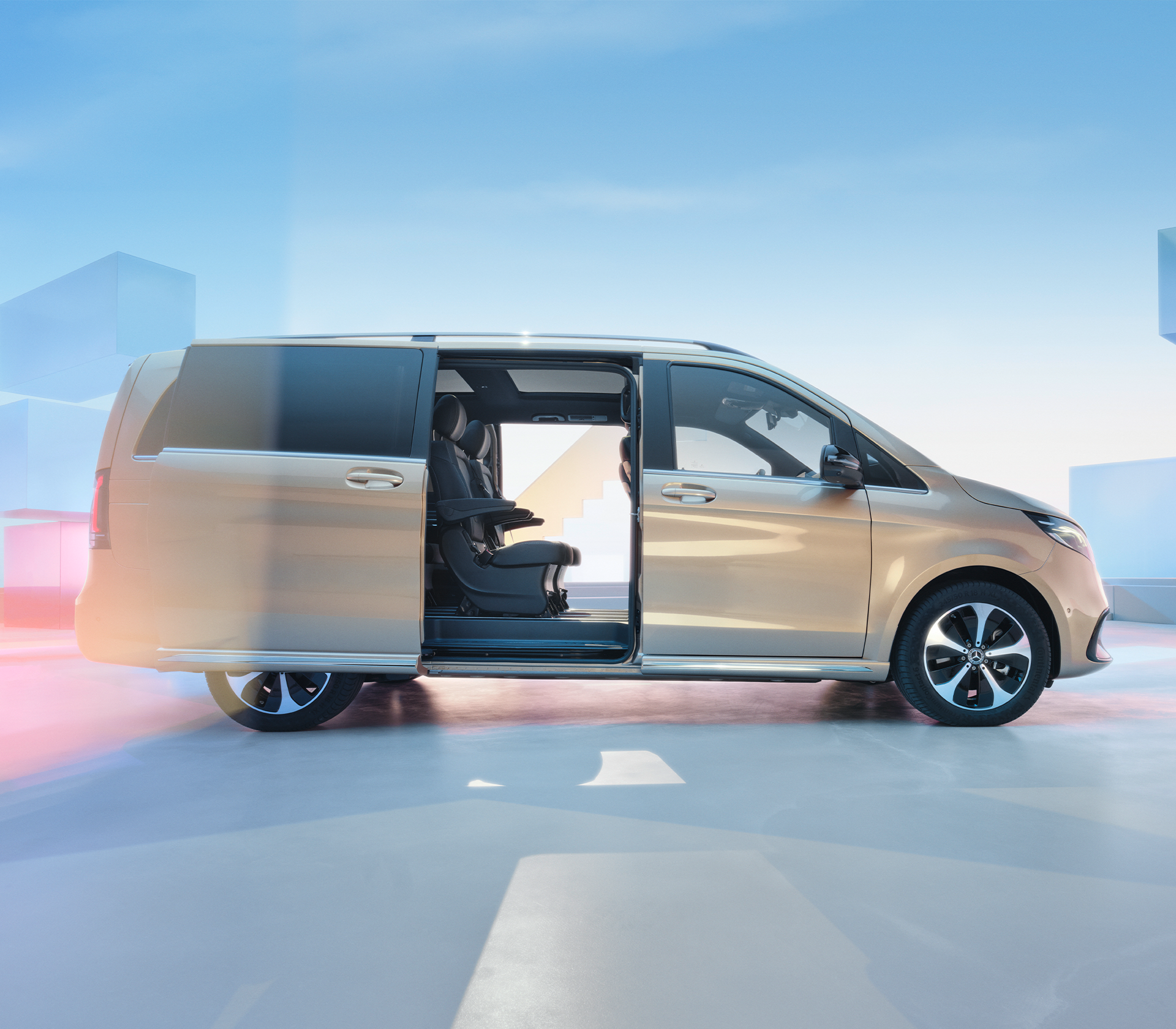 EQV Van Seitenansicht mit offener Seitentür