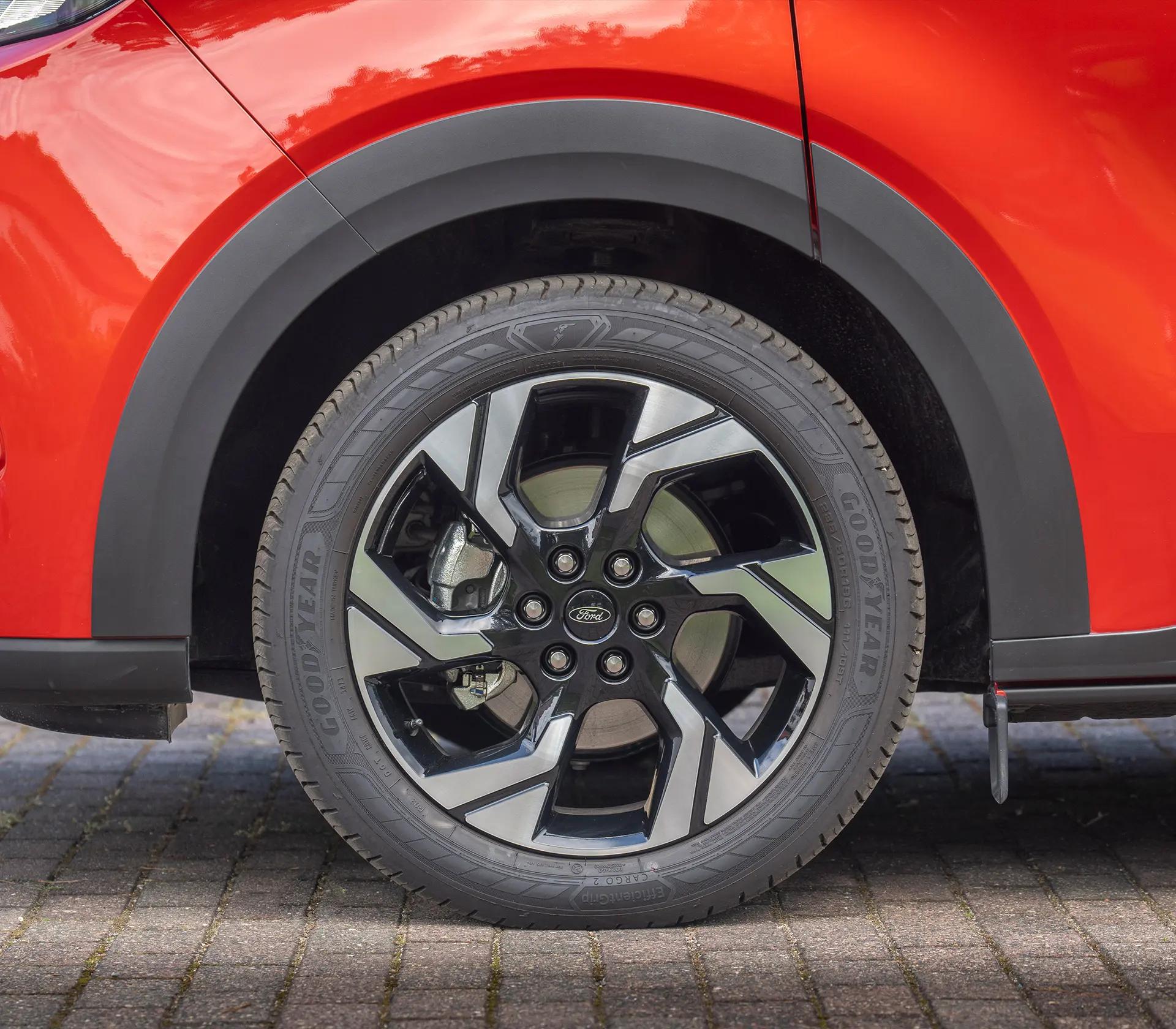 Rad/reifen des Ford Tourneo-Custom