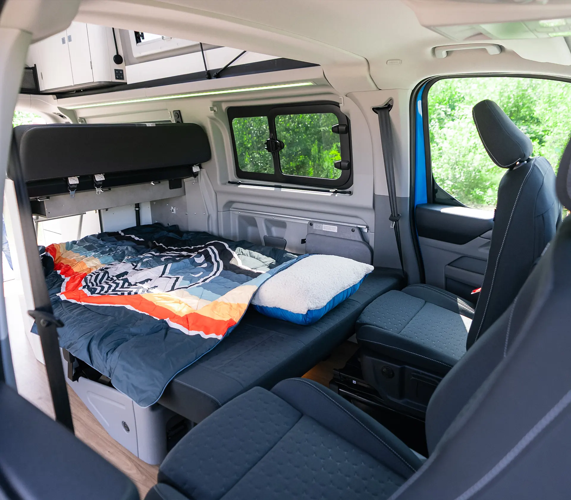 Schlafplatz im Ford Nugget