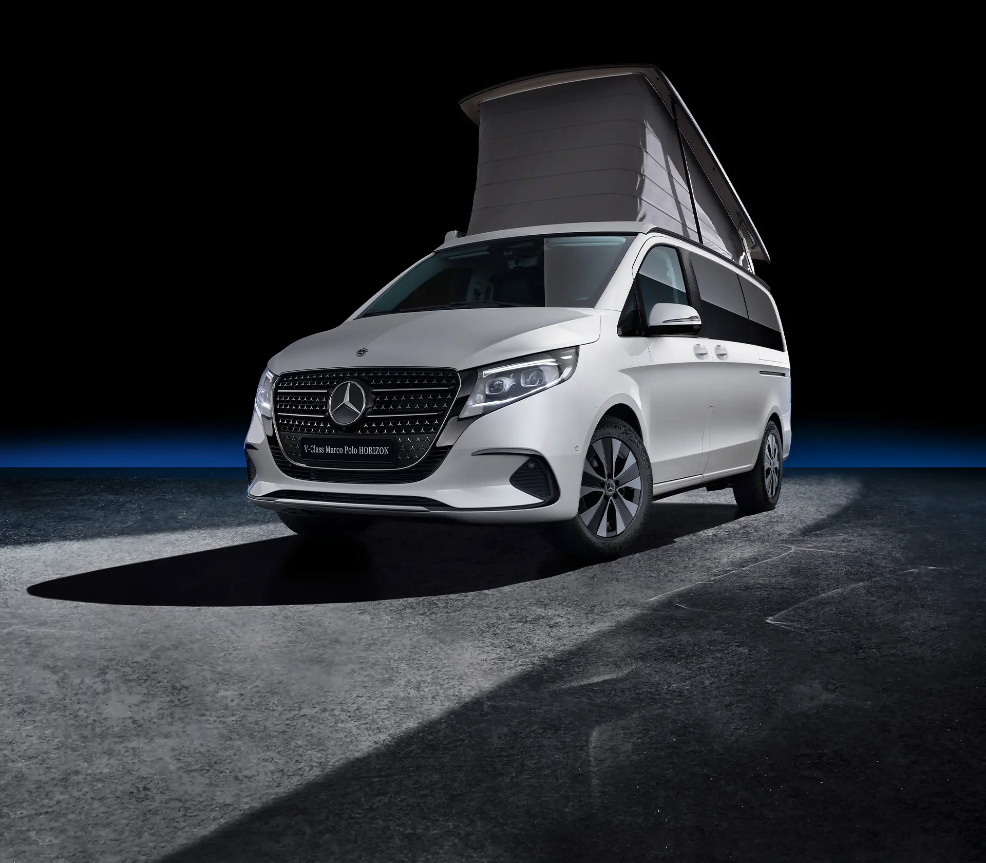 Mercedes-Benz V-Klasse-MP-HORIZON mit aufgestelltem Dach