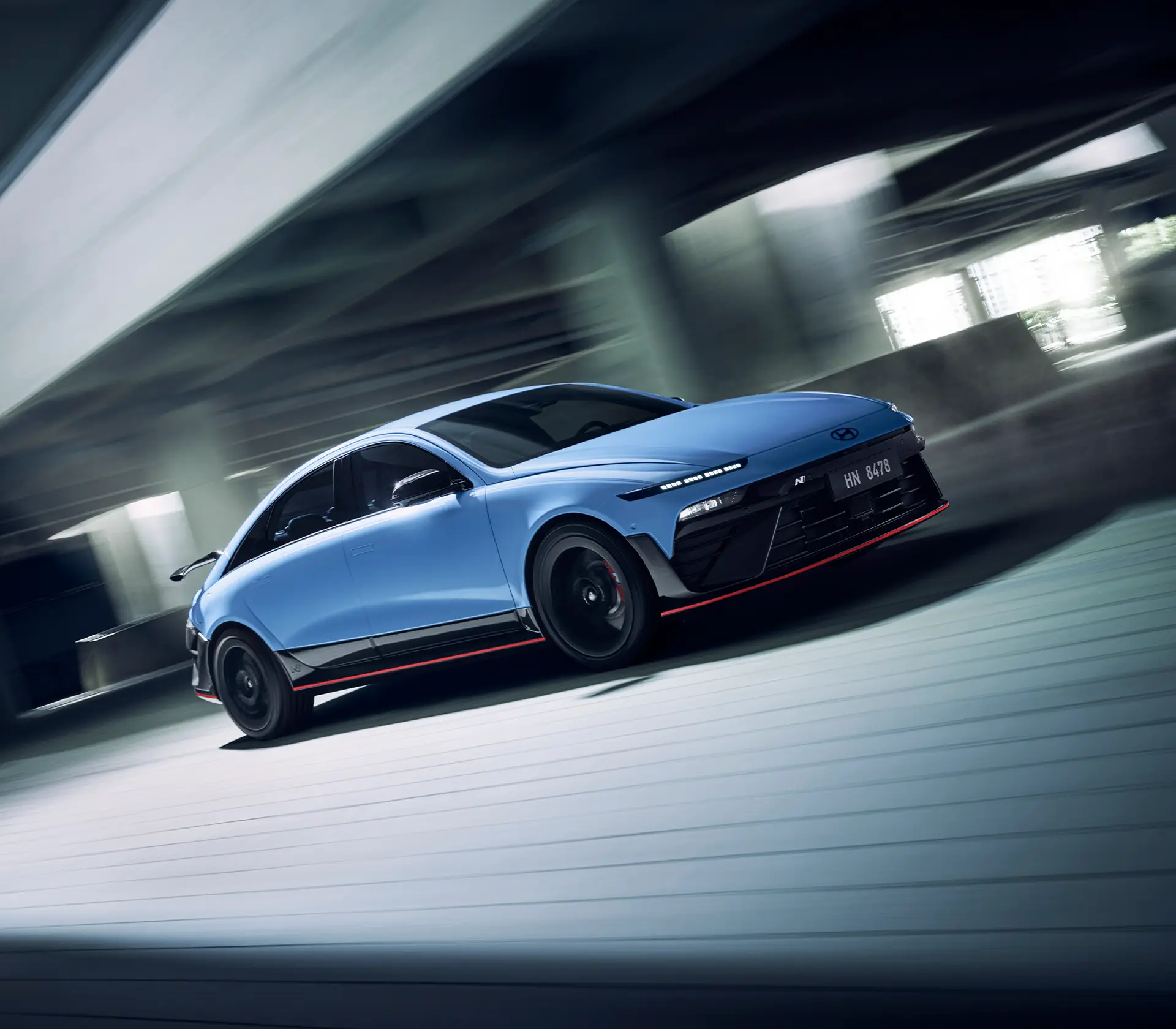 Hyundai IONIQ6 N Frontansicht bei der Fahrt