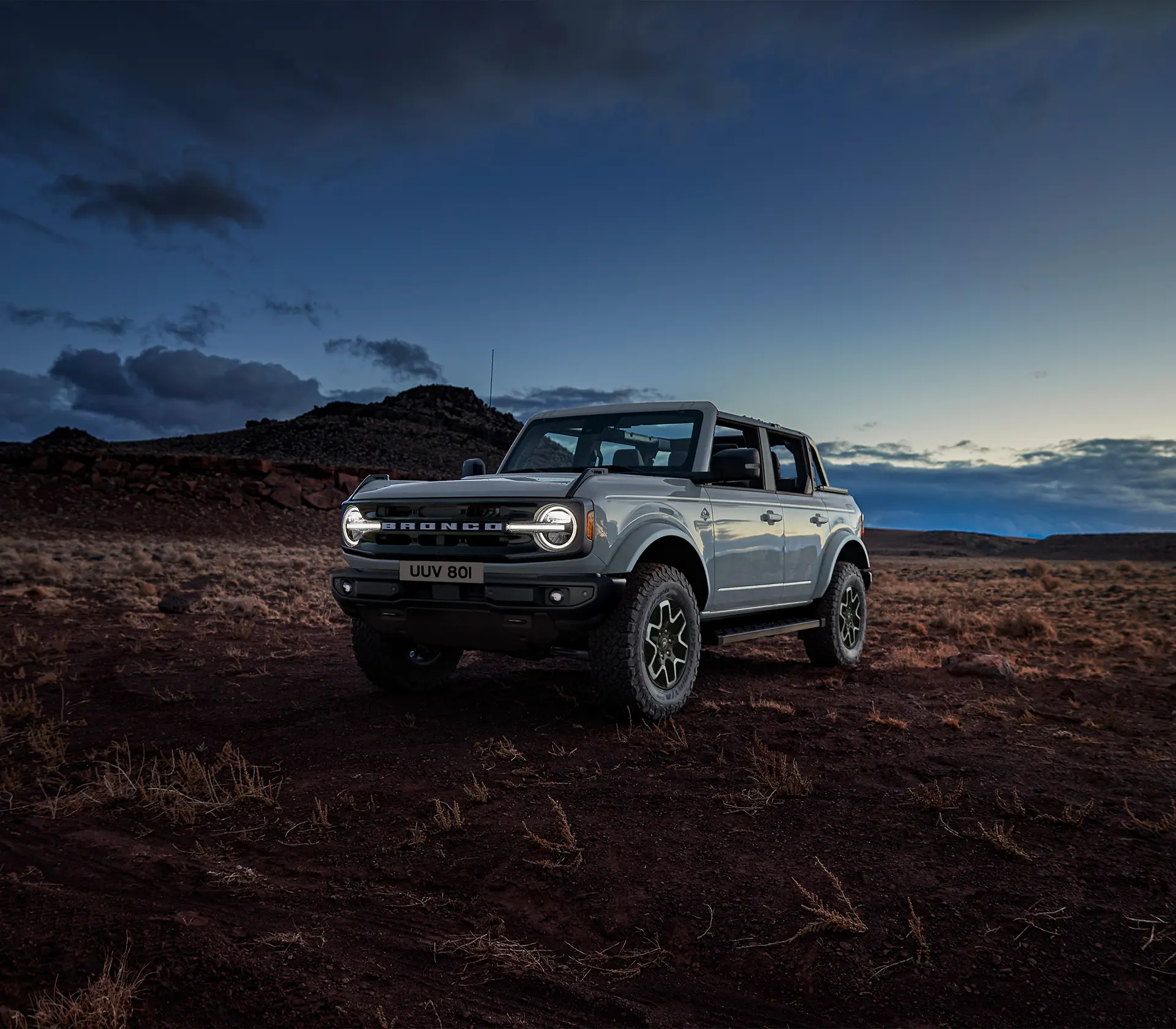 der Bronco bei Nacht in Frontansicht