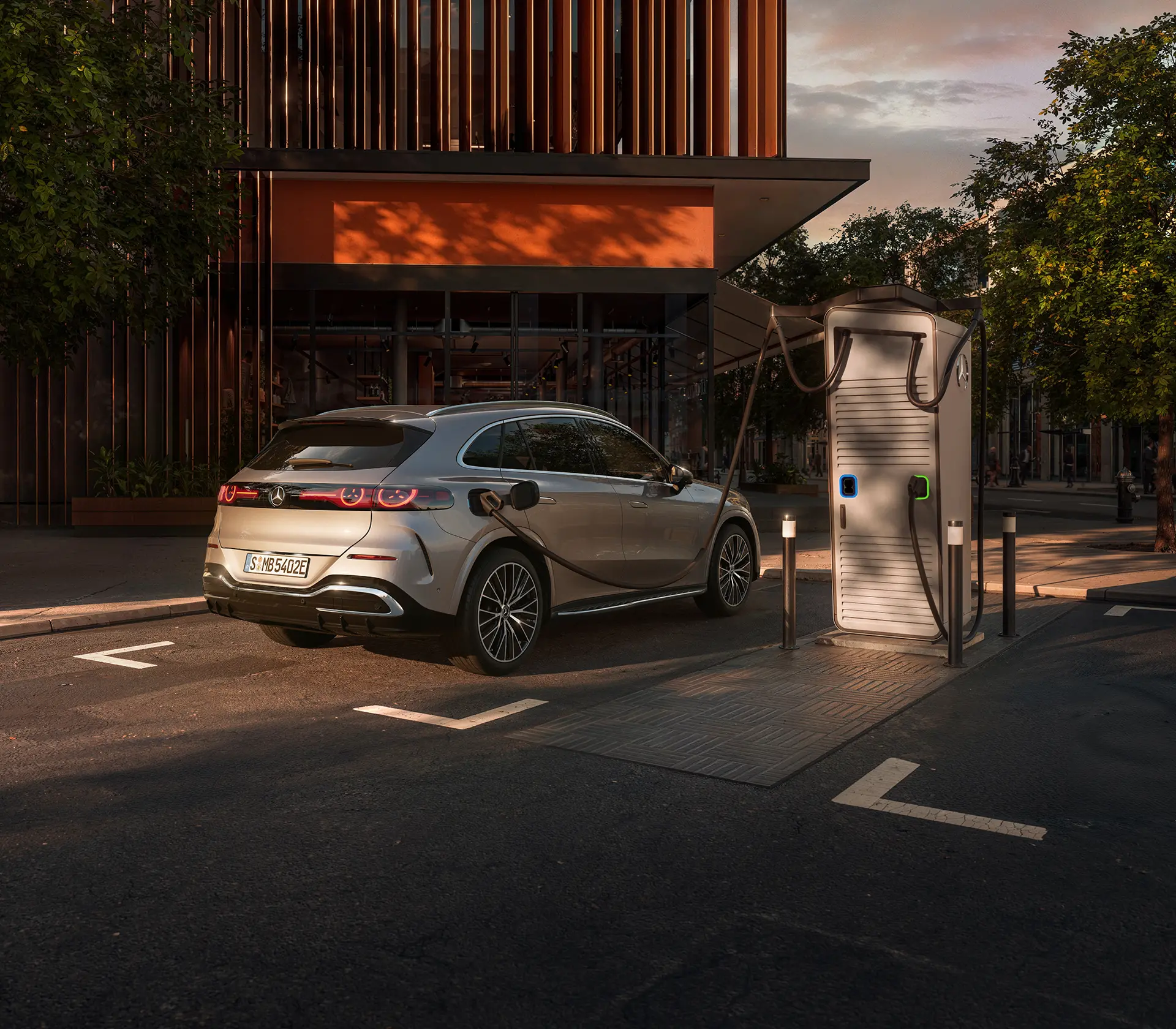 Elektrischer GLC Heckansicht beim Laden