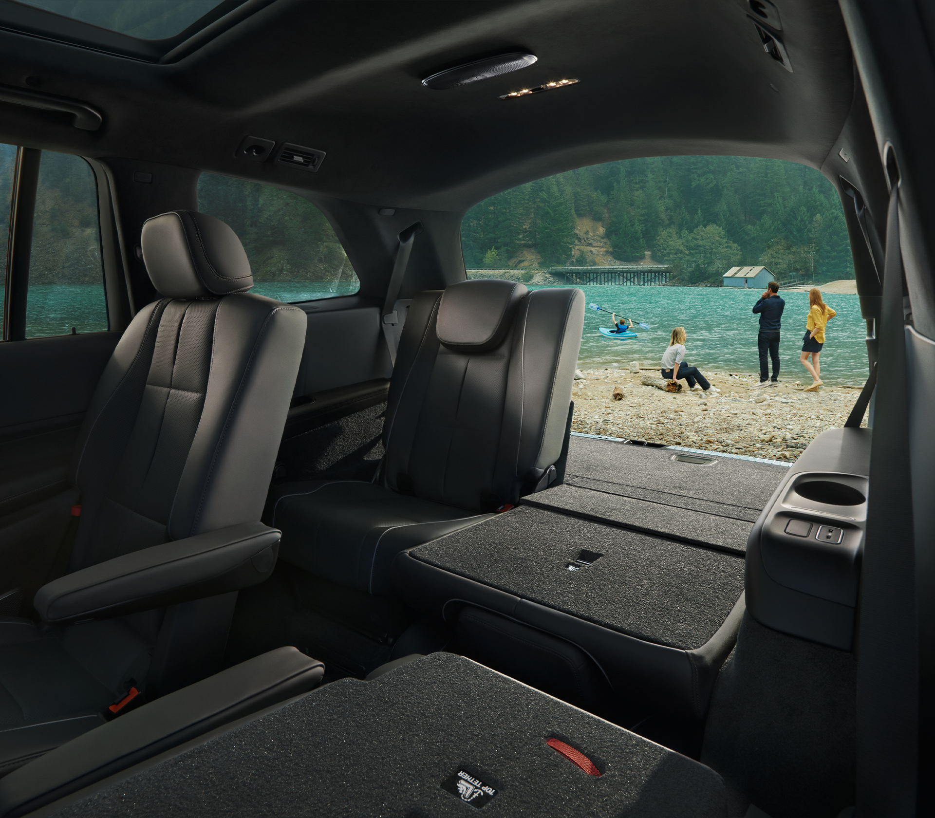 Mercedes-Benz GLS Innenraum mit umgeklappten Rücksitzen und somit einem vergrößerten und geräumigen Kofferraum