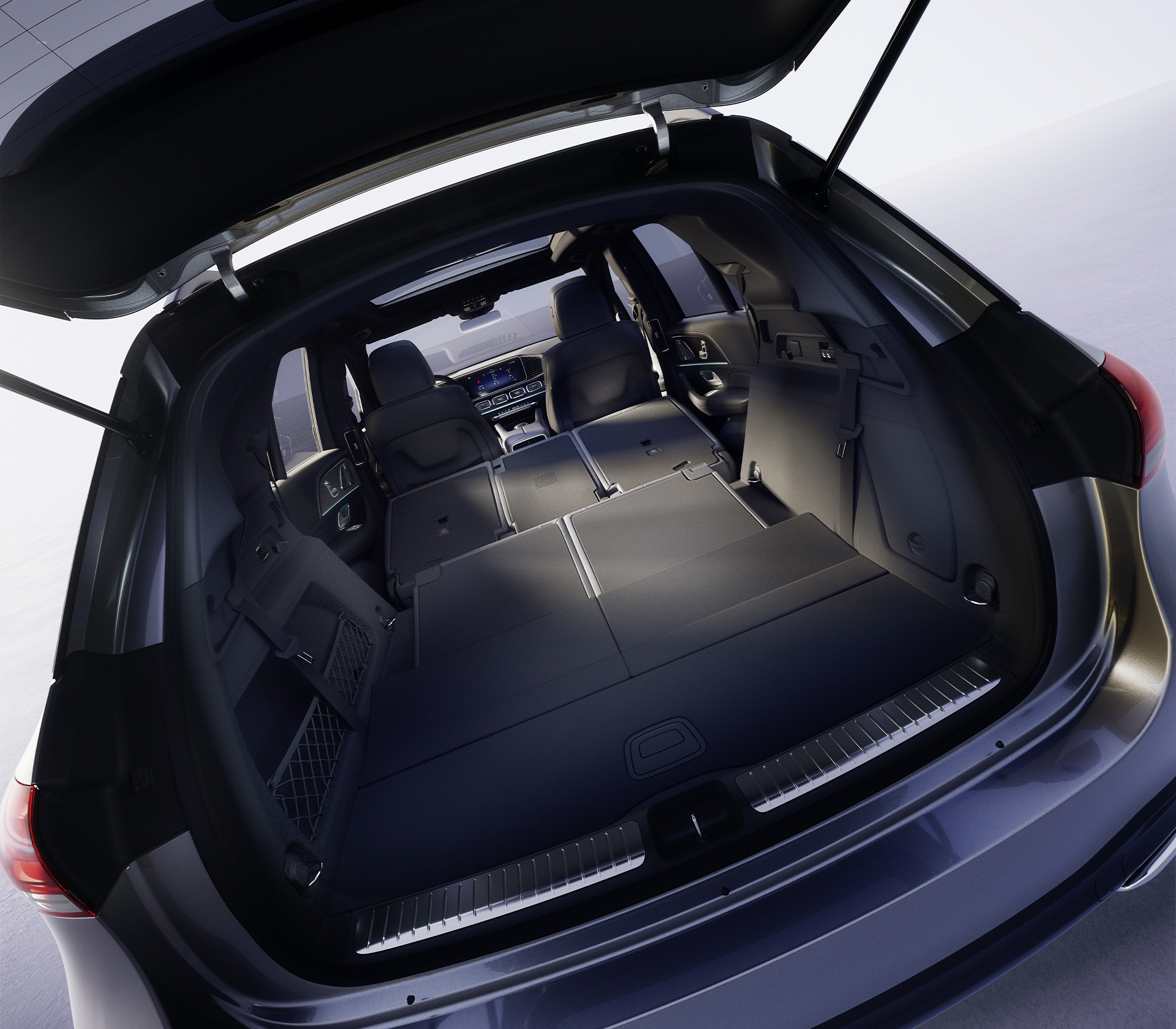 Mercedes-Benz GLE SUV Heckansicht mit offenem Kofferraum und umgeklappten Sitzen