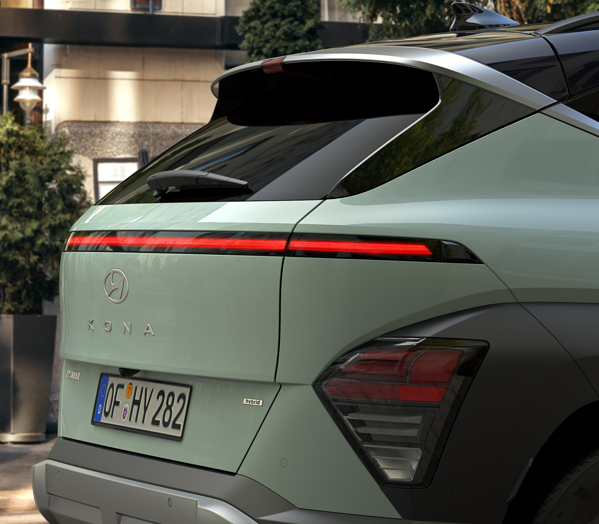 Hyundai KONA Heckansicht von der Seite mit der Rückleuchte, dem Kennzeichen und dem Hyundai Logo