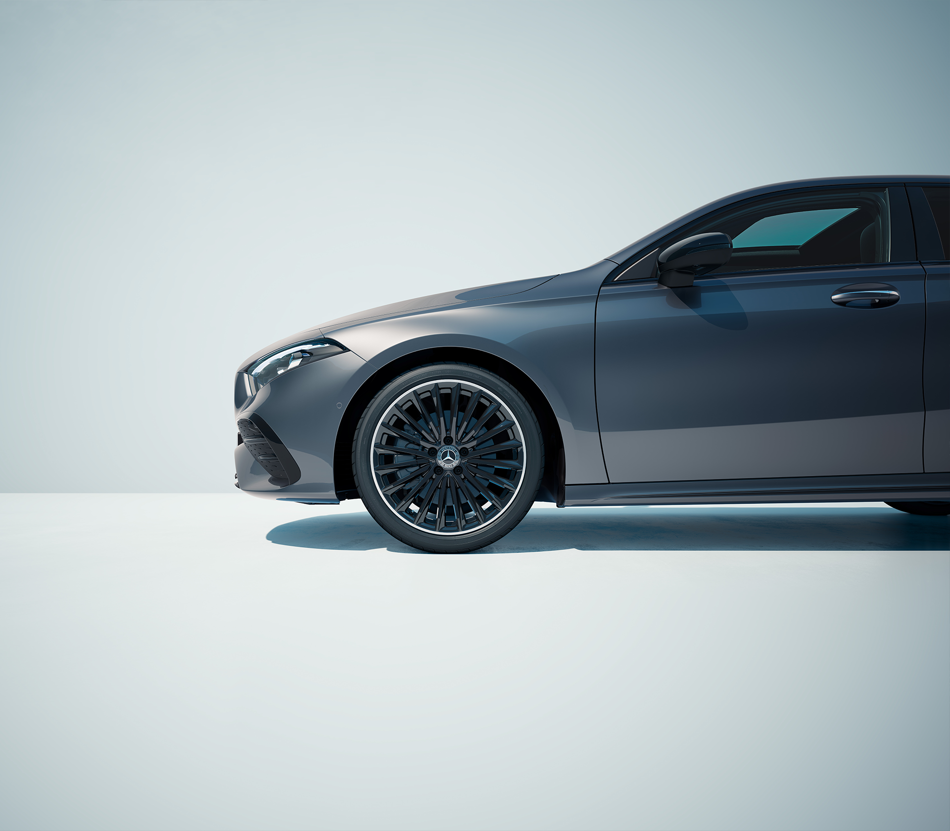 Mercedes-Benz A-Klasse halbe Seitenansicht.