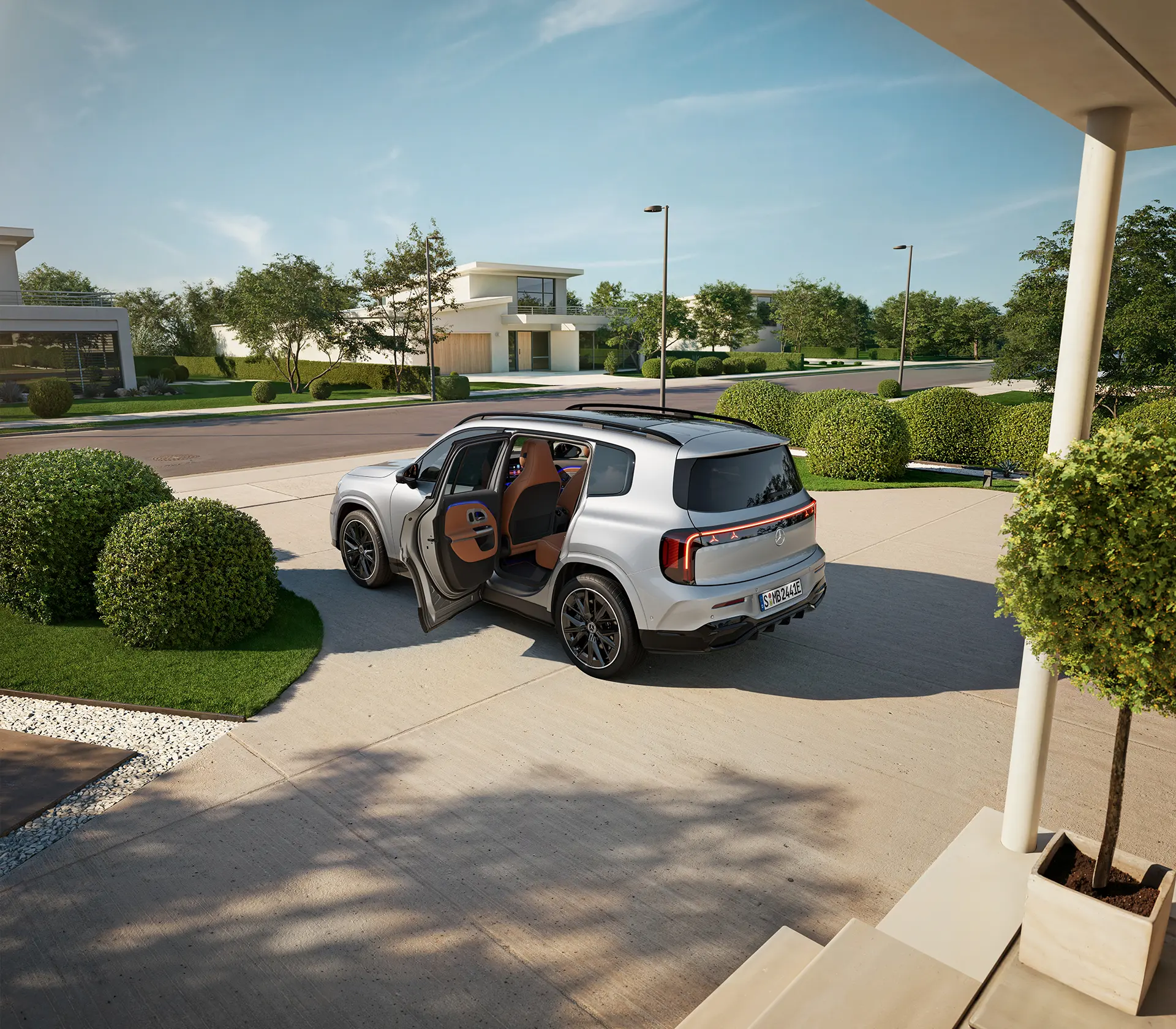 Der GLB in Heckansicht mit offener Tür