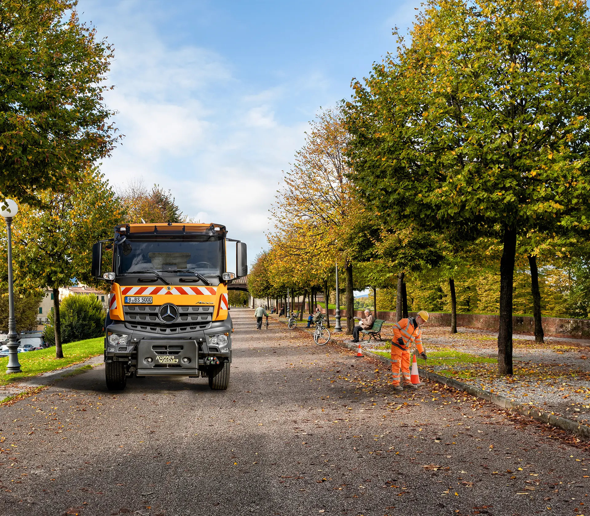 Ein Mercedes-Benz Truck für den städtischen Dienst - Laub wird transportiert