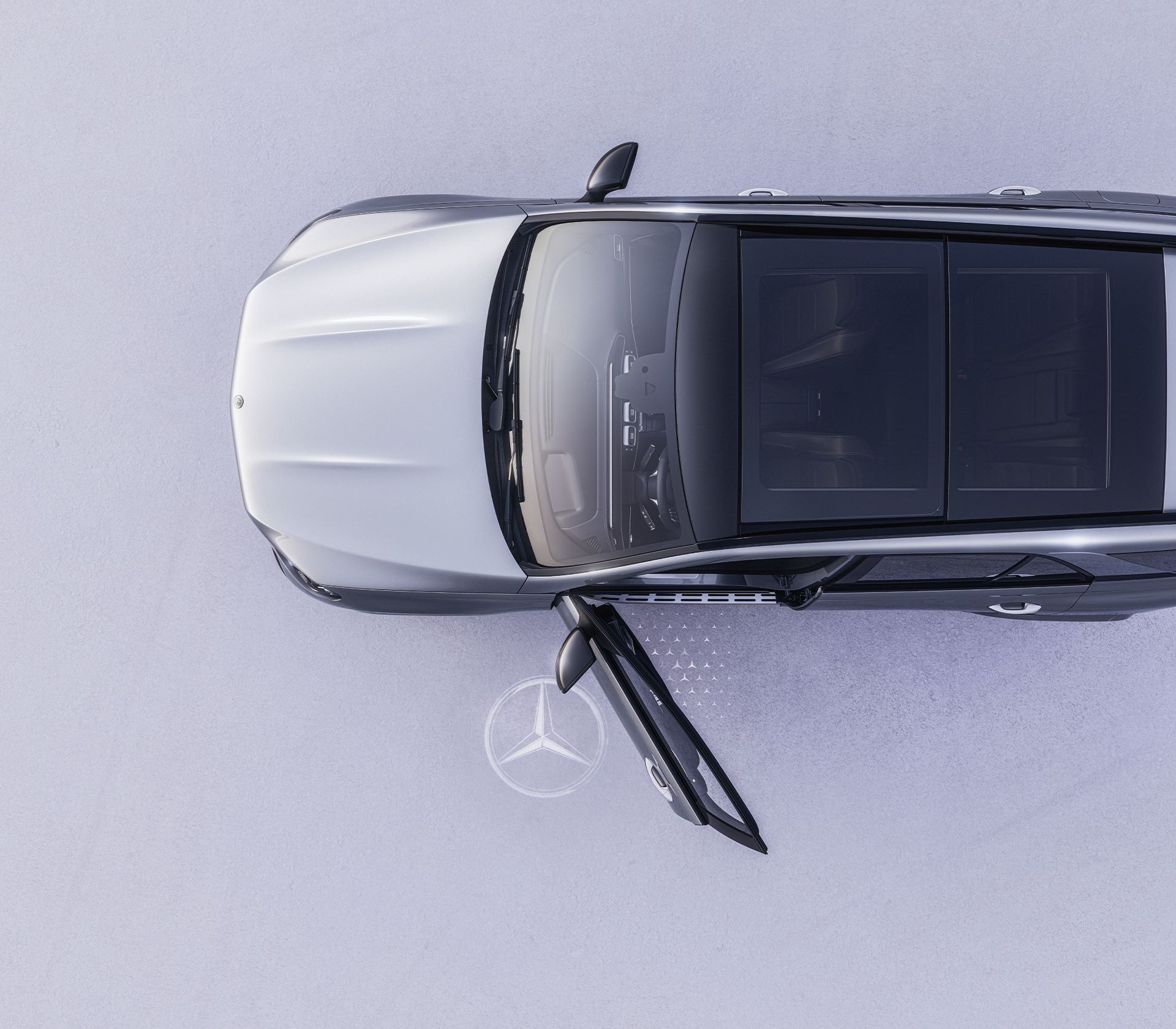 Mercedes-Benz GLE SUV Vogelperspektive mit offener Fahrertür. Man sieht wie die Tür den Mercedes-Benz Stern auf die Fahrbahn projeziert