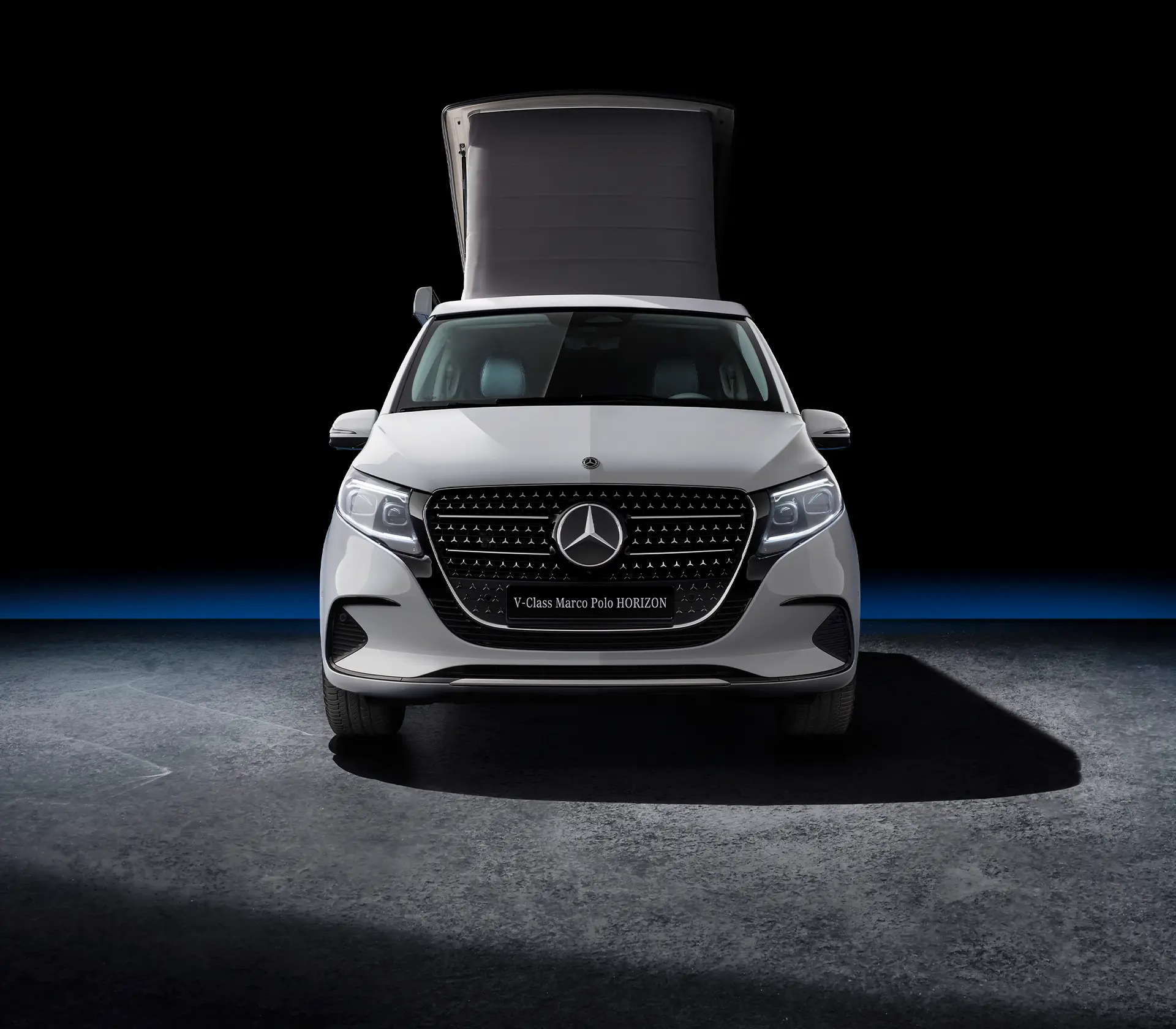 Mercedes-Benz V-Klasse-MP-HORIZON Fontalansicht mit aufgestelltem Dach