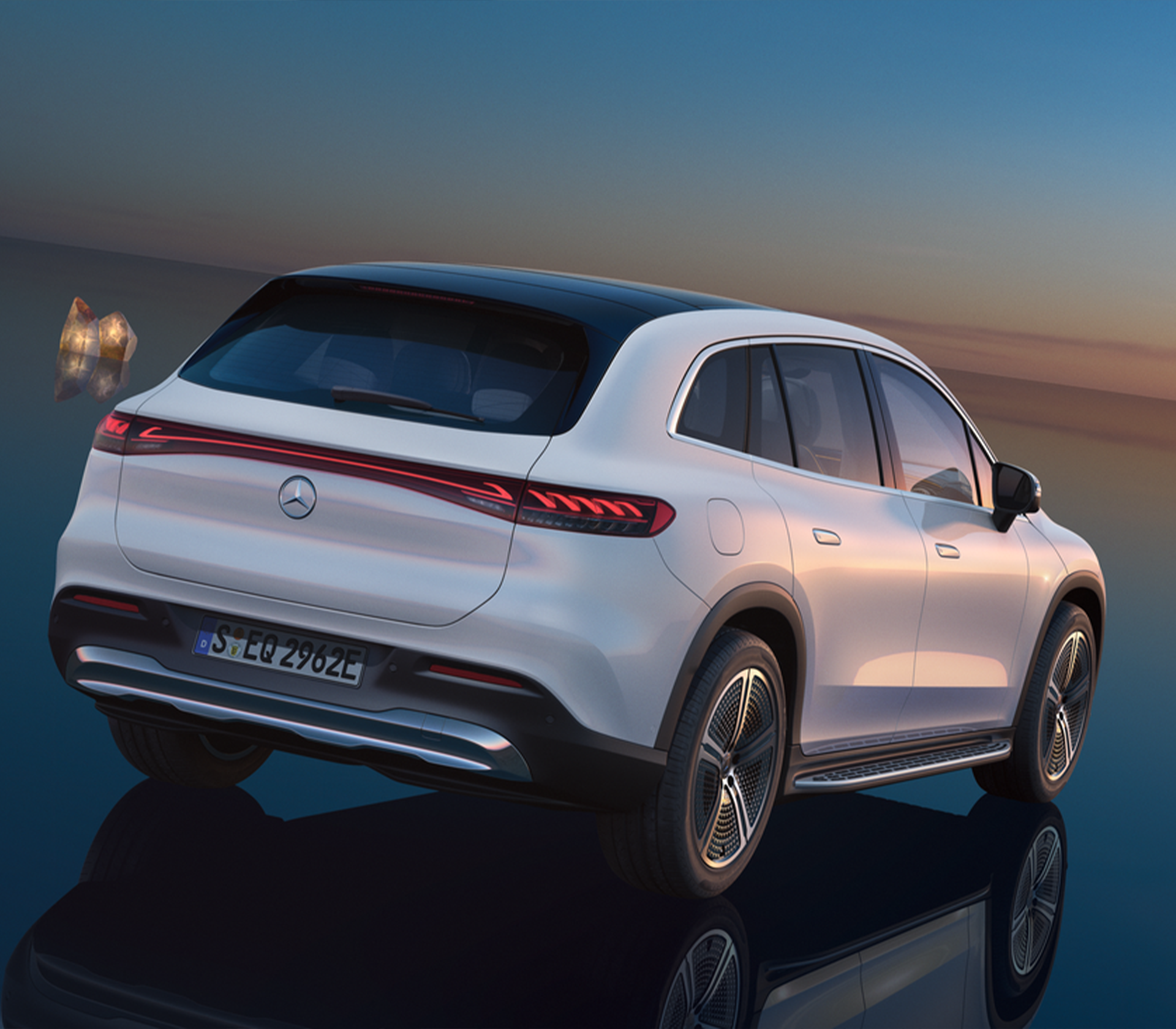 Mercedes-Benz EQS SUV Heckansicht in weiß