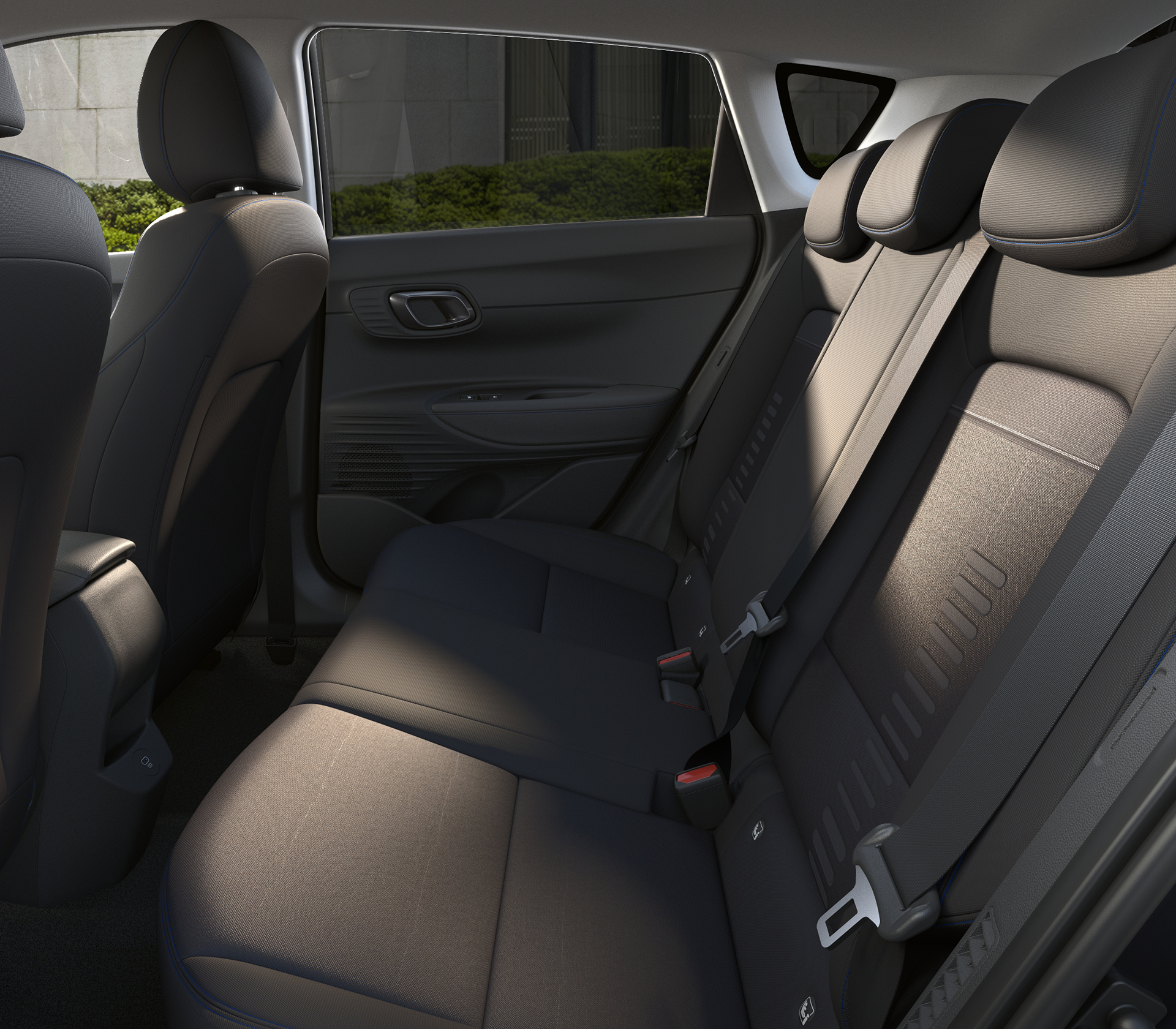 Hyundai BAYON Innenraum Hintersitze von der Seite in schwarz