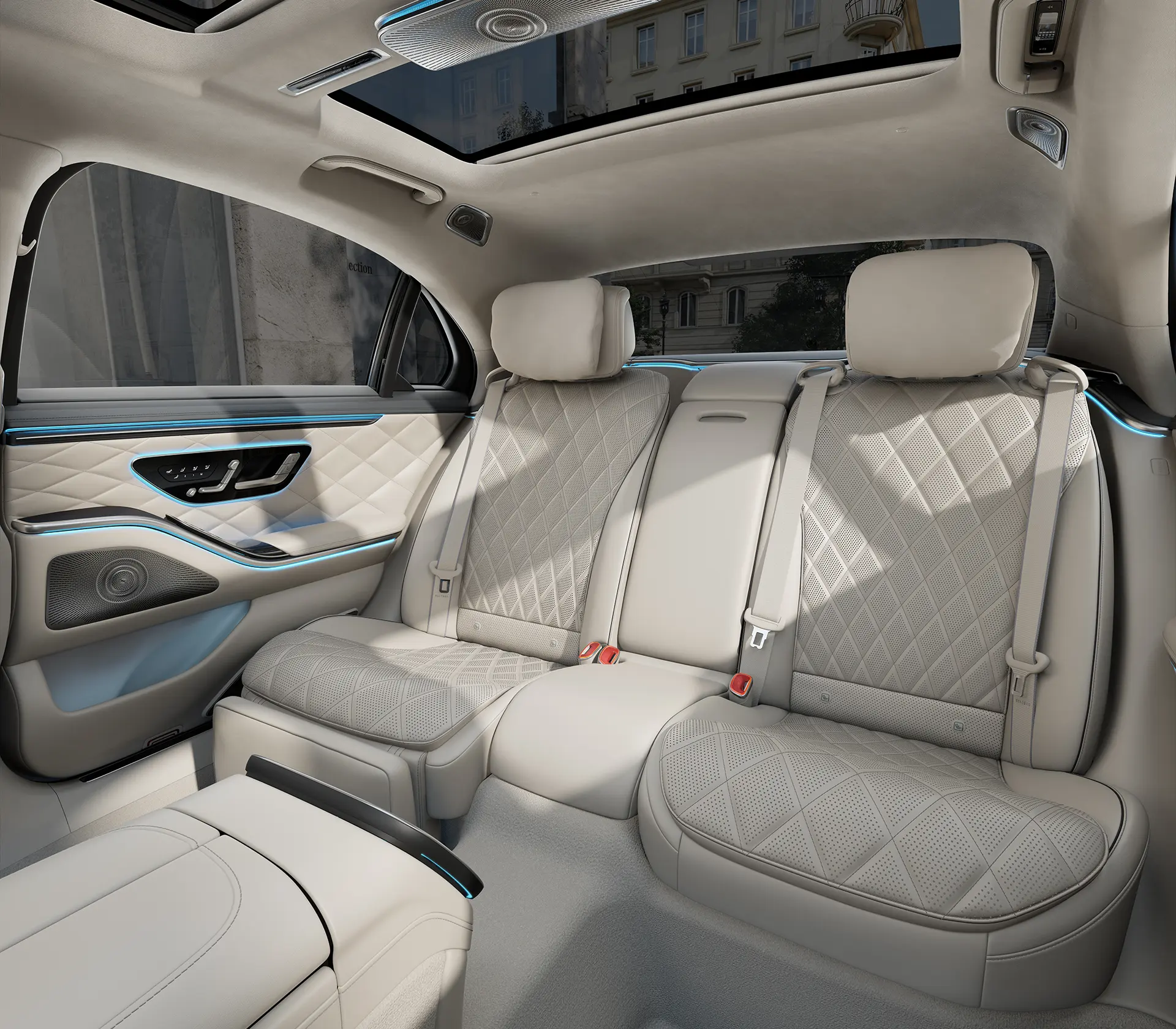 die Rückbank in der neuen S-Klasse in weiß
