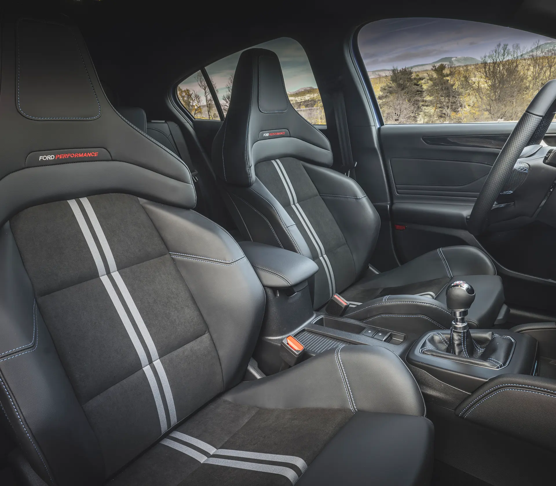 die vorderen Sitze des Focus ST