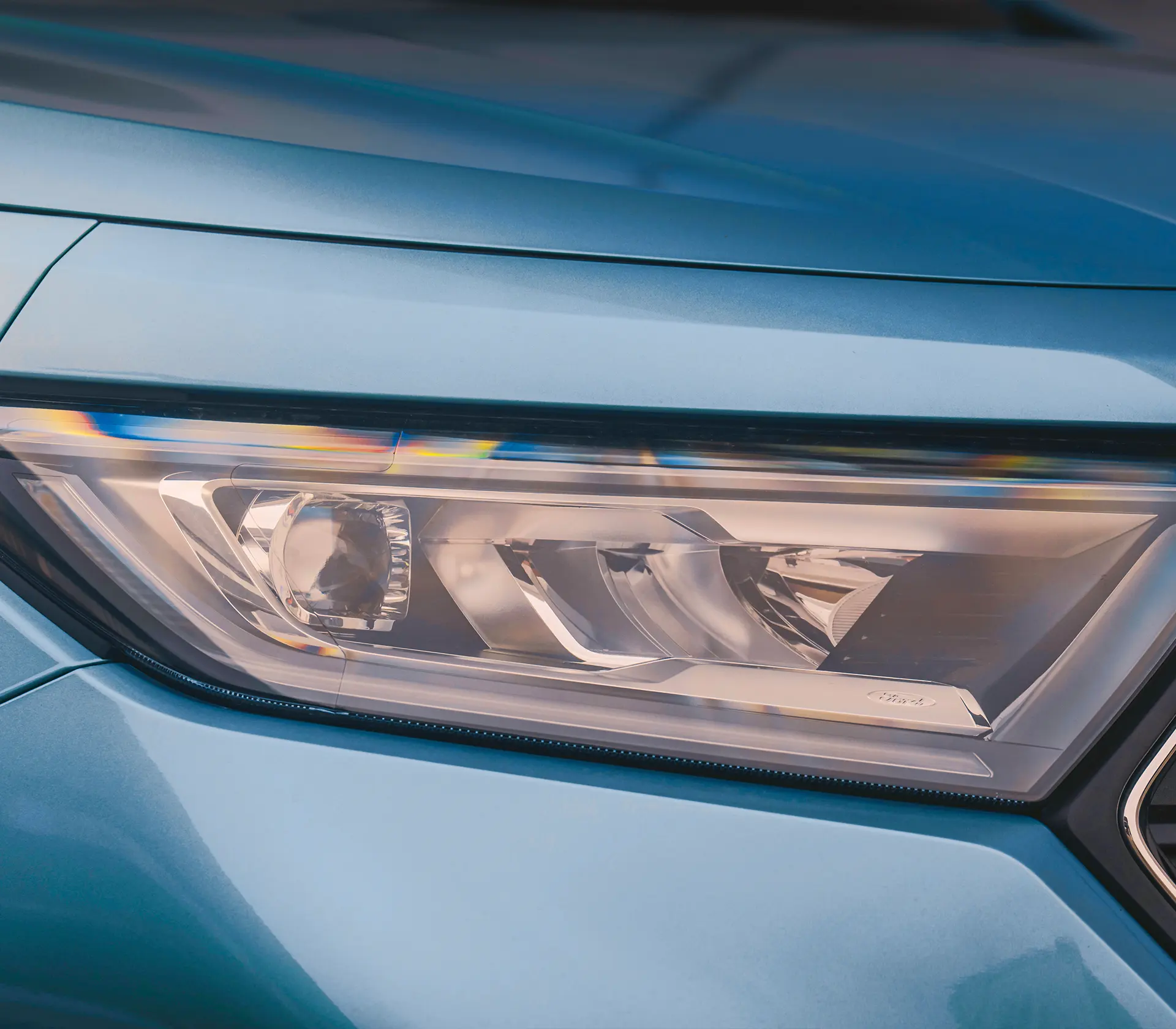 Nahaufnahme des Scheinwerfers beim  Tourneo-Connect