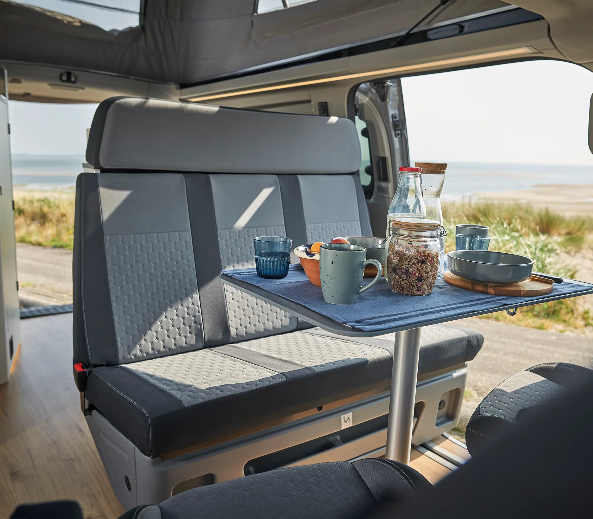 der Esstisch im Ford Nugget