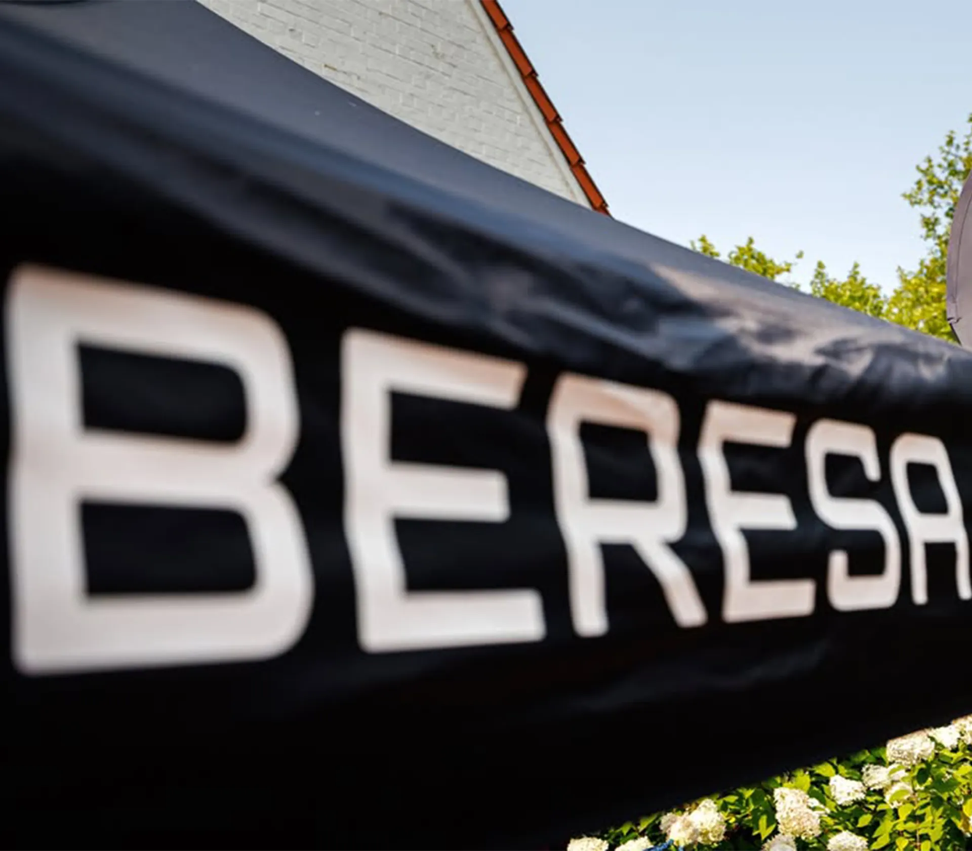 Fahne mit dem BERESA Schriftzug