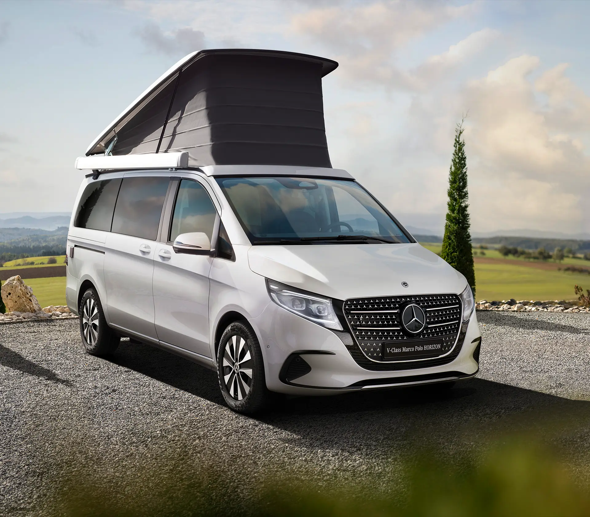 Mercedes-Benz V-Klasse-MP-HORIZON Frontansicht mit aufgestelltem Dach